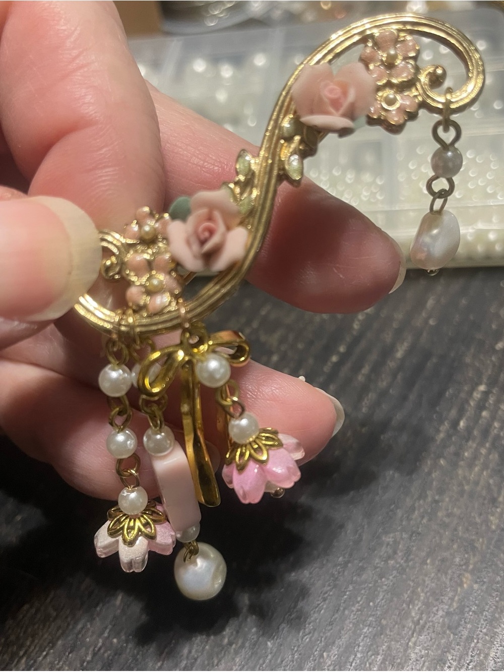 Victorian Floral Brooch with Pink Roses and Pearls - Picture 7 of 10